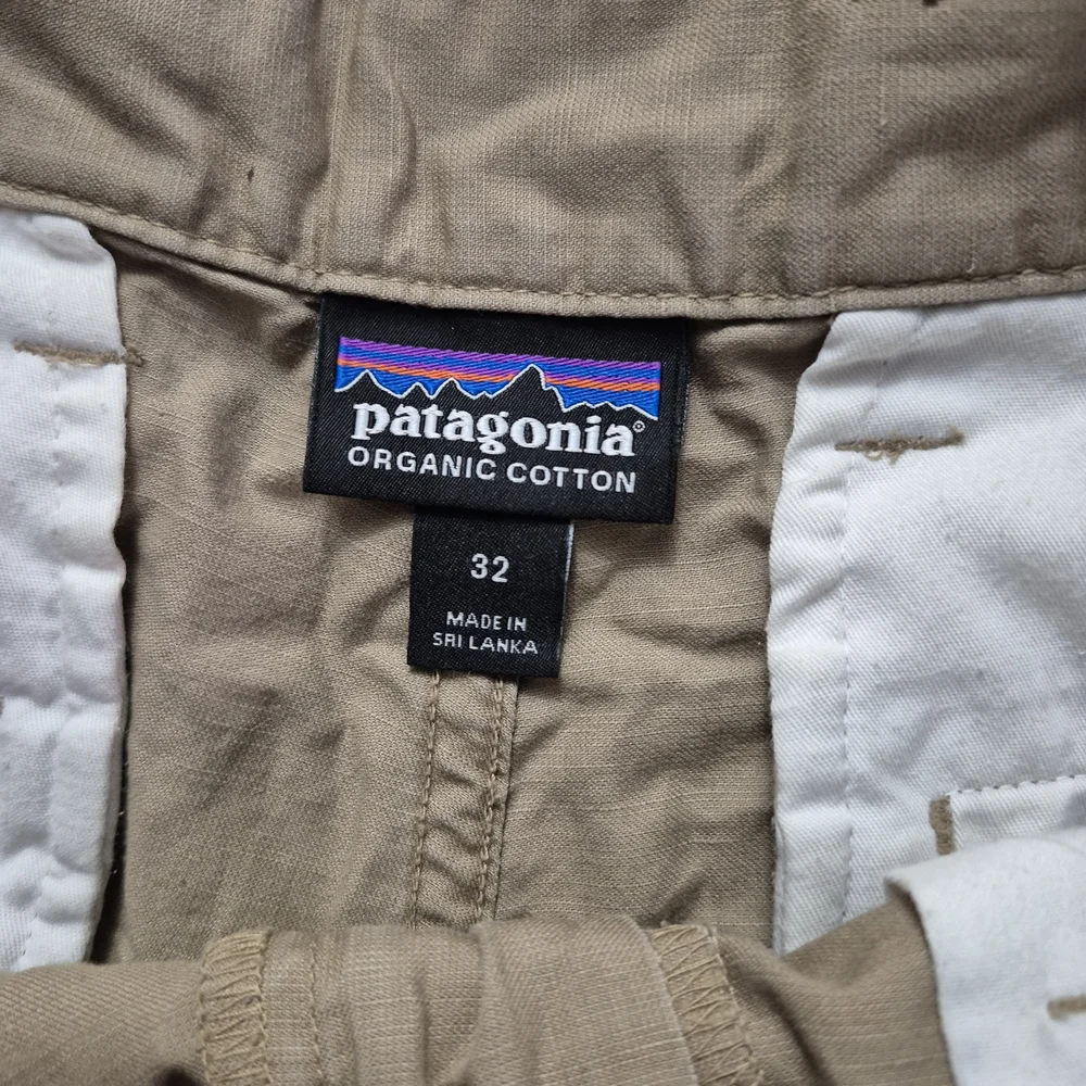 Patagonia men's‎ Tan Shorts Size 32